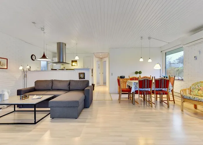 Umen - 300m From The Sea By Interhome